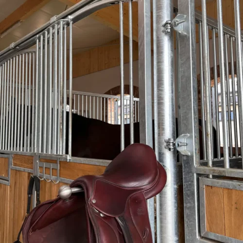 Uchwyt wysuwany na siodło